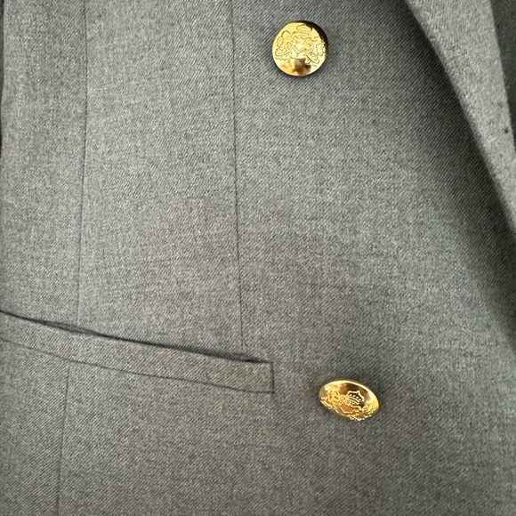 Like new Banana Republic suits. The blazer,size 2 , slacks size 4. - Picture 4 of 7